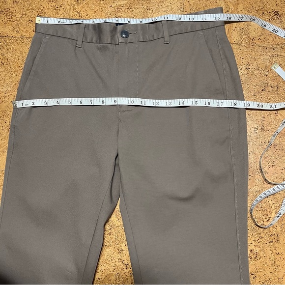Everlane Men's The Performance Chino Uniform
Slim Fit Taupe Pants in Sz 31 X 32 - Picture 12 of 15